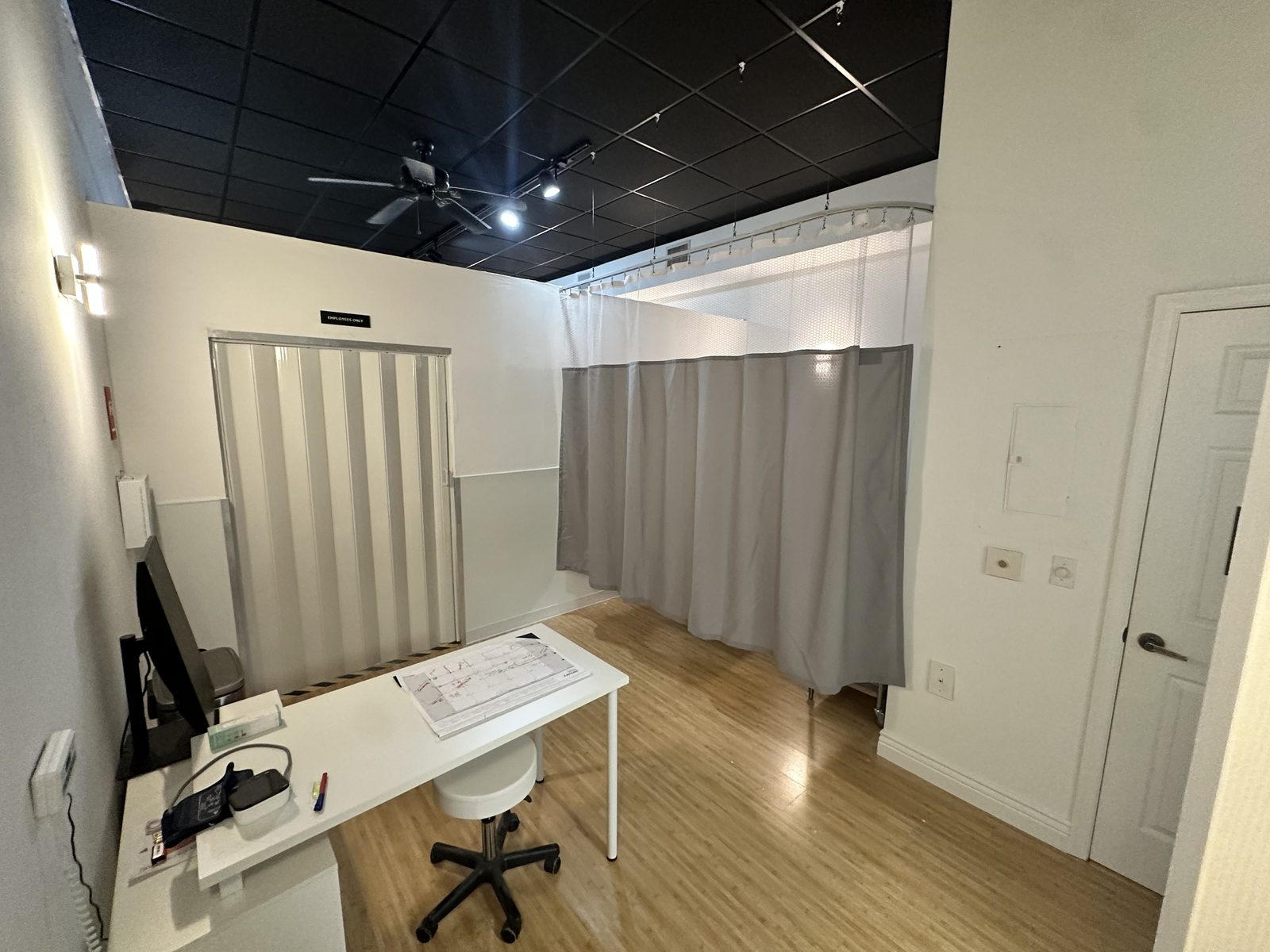 Med2Bio donor bay privacy curtain system