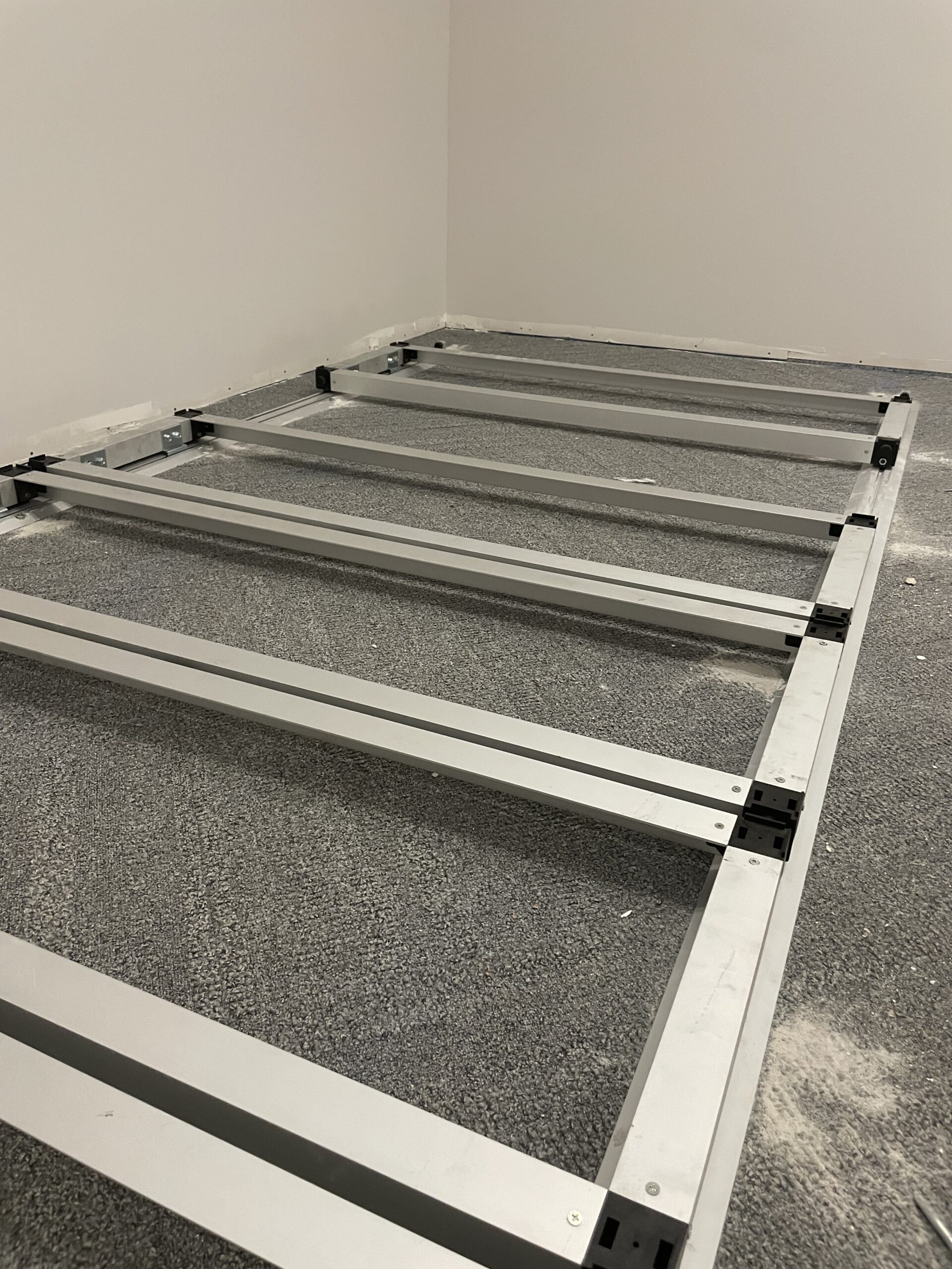 Mountain View – floor track carriage rails close-up